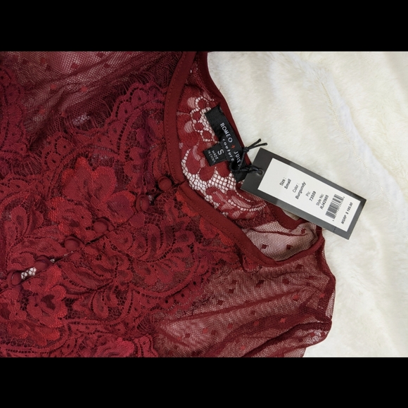 Romeo + Juliet Couture Lace Blouse - Picture 9 of 9